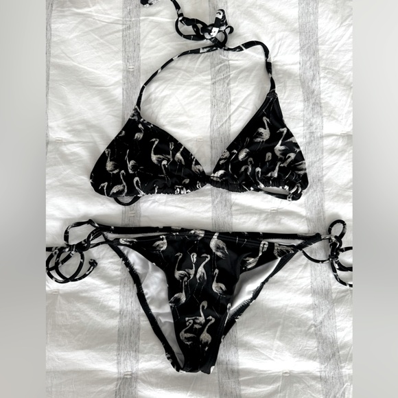 Billabong black triangle bikini with white flamingo pattern. - Picture 1 of 2